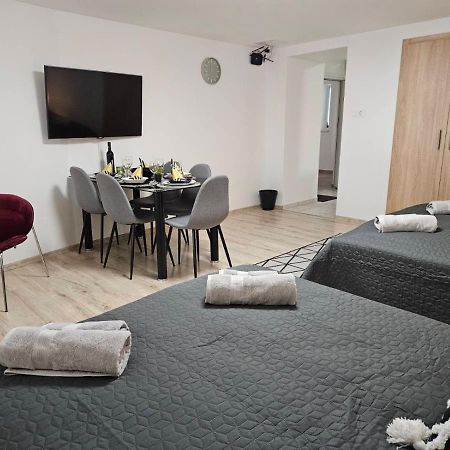 Holiness Apartmanok Сегед Экстерьер фото