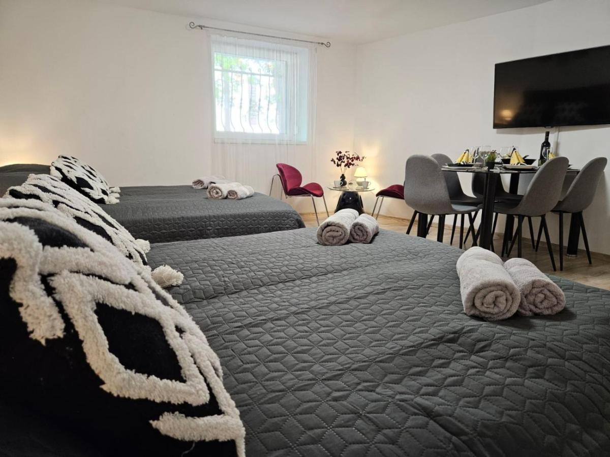 Holiness Apartmanok Сегед Экстерьер фото