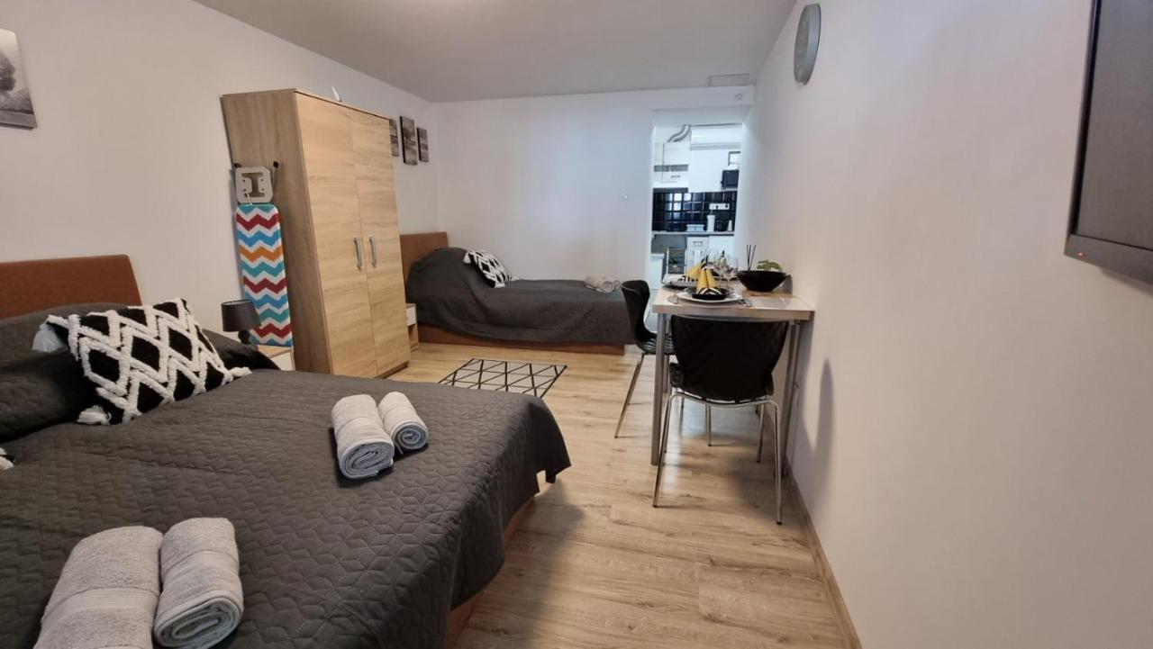 Holiness Apartmanok Сегед Экстерьер фото