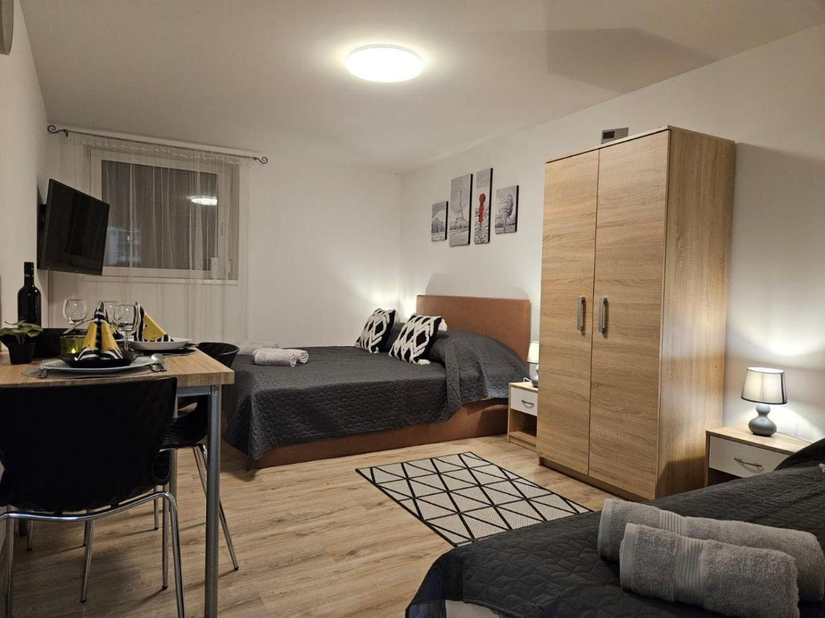 Holiness Apartmanok Сегед Экстерьер фото