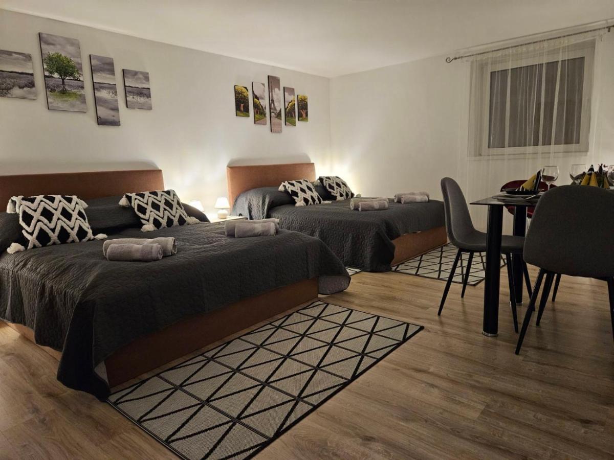 Holiness Apartmanok Сегед Экстерьер фото