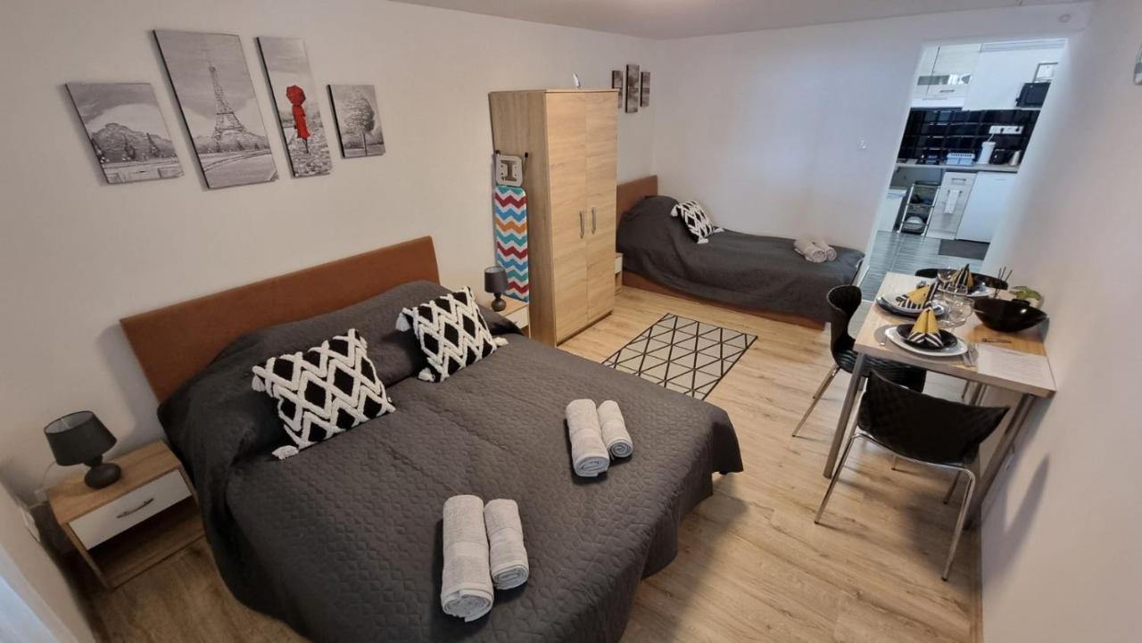 Holiness Apartmanok Сегед Экстерьер фото