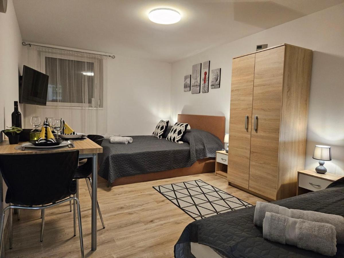 Holiness Apartmanok Сегед Экстерьер фото